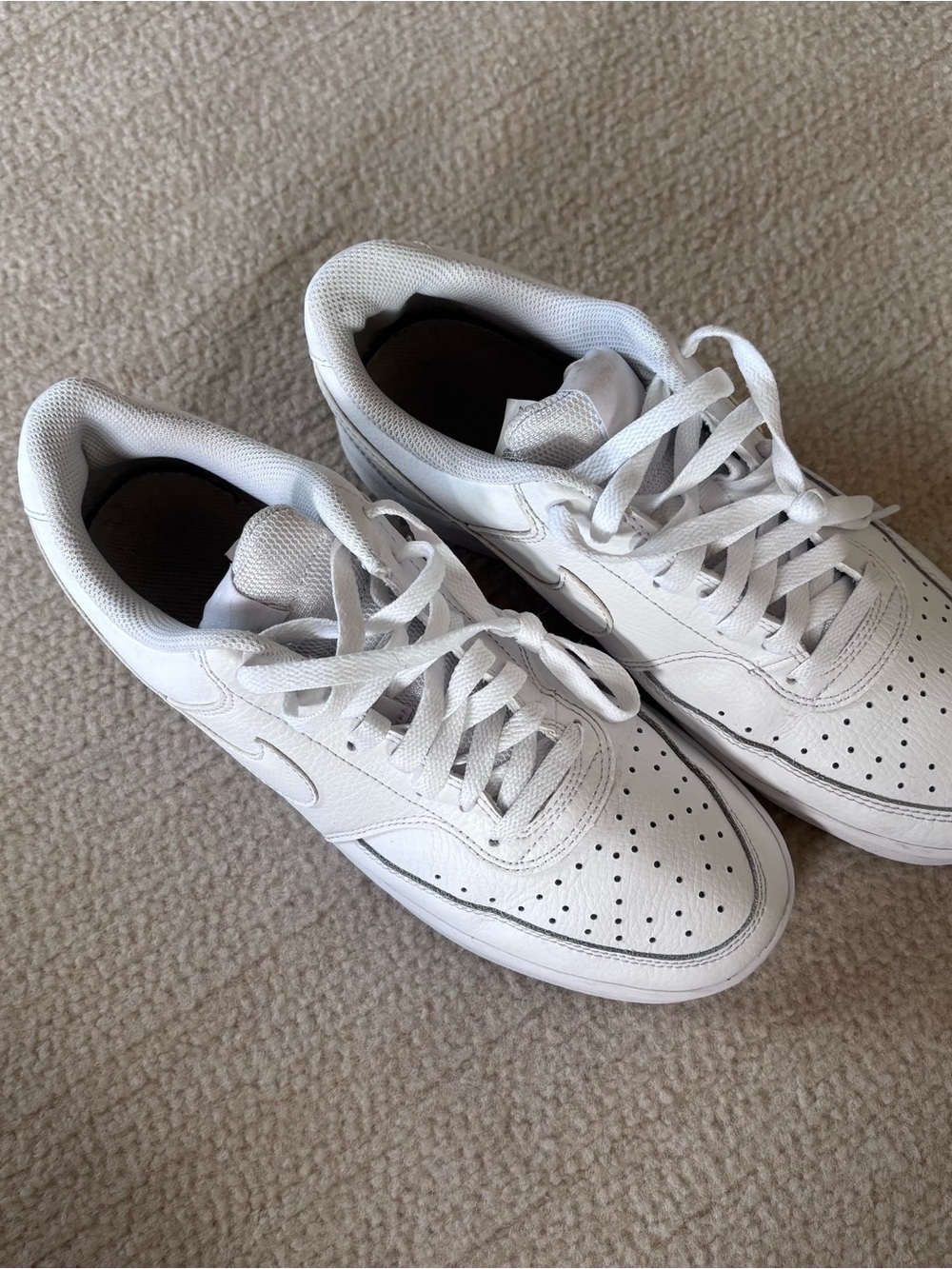 Nike Women’s White Low-Top Sneakers - Picture 4 of 11